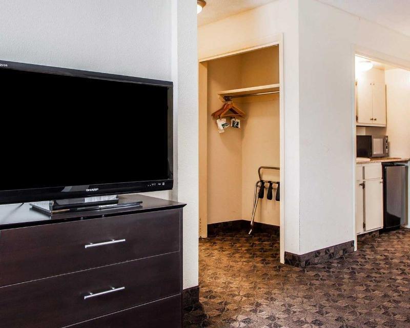 Quality Inn Festus Bagian luar foto